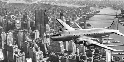 ANONYMOUS - Flying over Manhattan, NYC