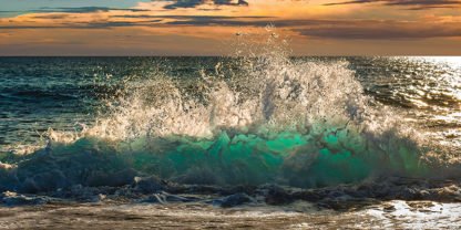PANGEA IMAGES - Wave Crashing on the Beach, Kauai Island, Hawaii (detail)