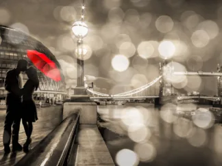 DIANNE LOUMER - Kissing in London (BW)