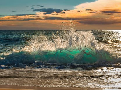 PANGEA IMAGES - Wave Crashing on the Beach, Kauai Island, Hawaii