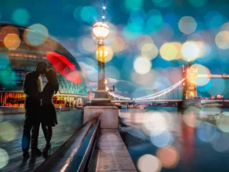 DIANNE LOUMER  Kissing in London (detail)