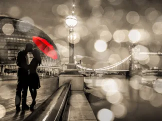 DIANNE LOUMER - Kissing in London (detail, BW)