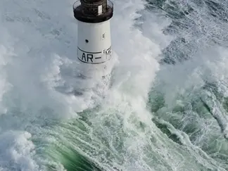 JEAN GUICHARD - Le Phare d'Ar- man dans la Tempète
